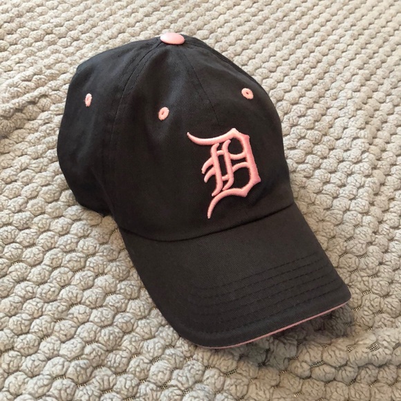 pink detroit tigers hat
